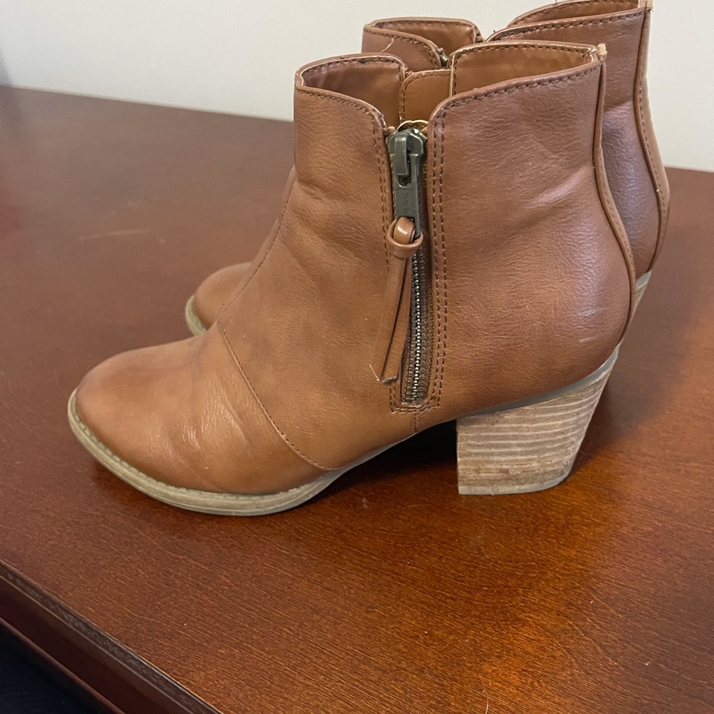 American Eagle boots